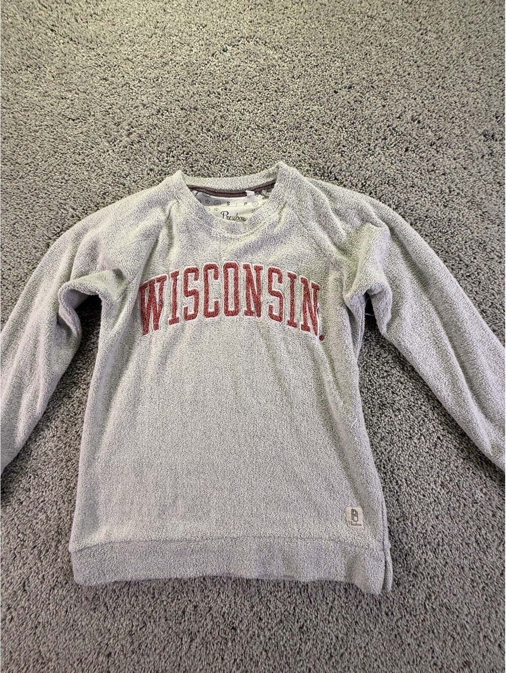 Pressbox Women’s Wisconsin Badgers Sweatshirt Gray Red Lettering Small